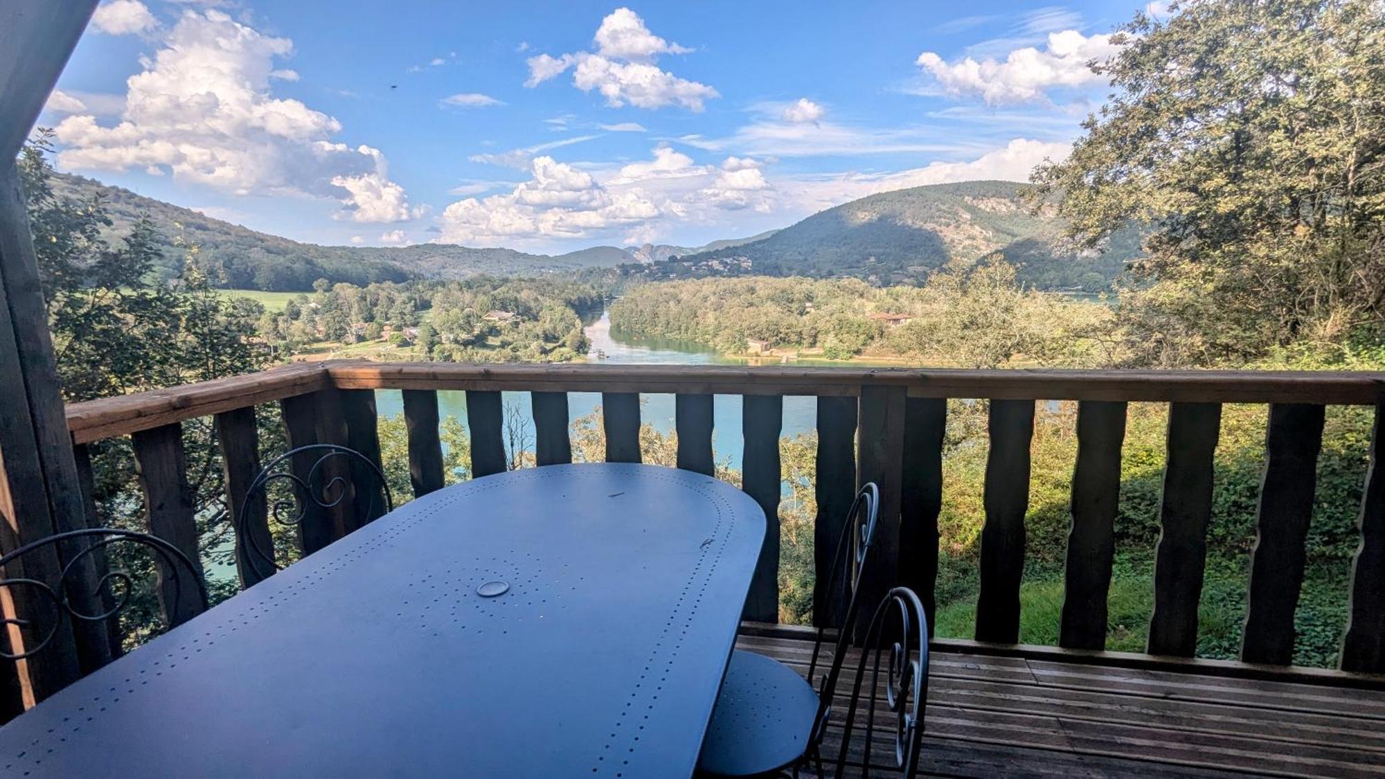 Cabanes et Lodges du Belvedere Serrieres-sur-Ain Eksteriør billede