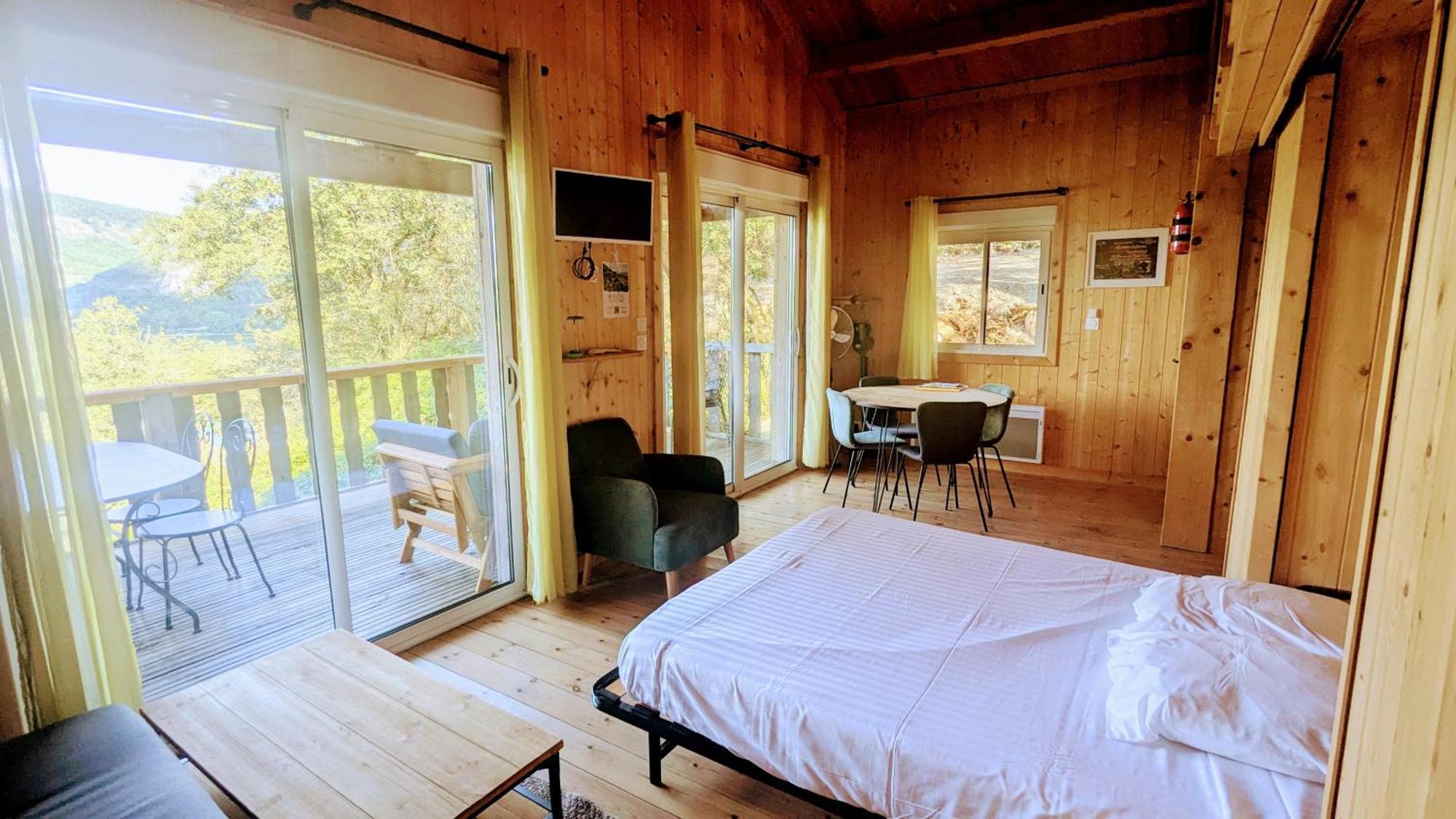 Cabanes et Lodges du Belvedere Serrieres-sur-Ain Eksteriør billede