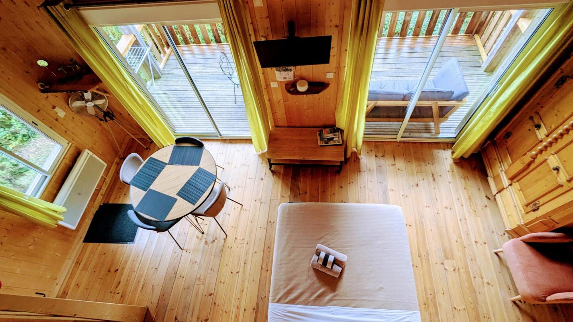 Cabanes et Lodges du Belvedere Serrieres-sur-Ain Eksteriør billede