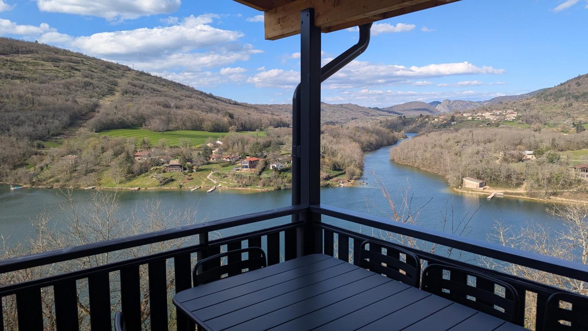 Cabanes et Lodges du Belvedere Serrieres-sur-Ain Eksteriør billede