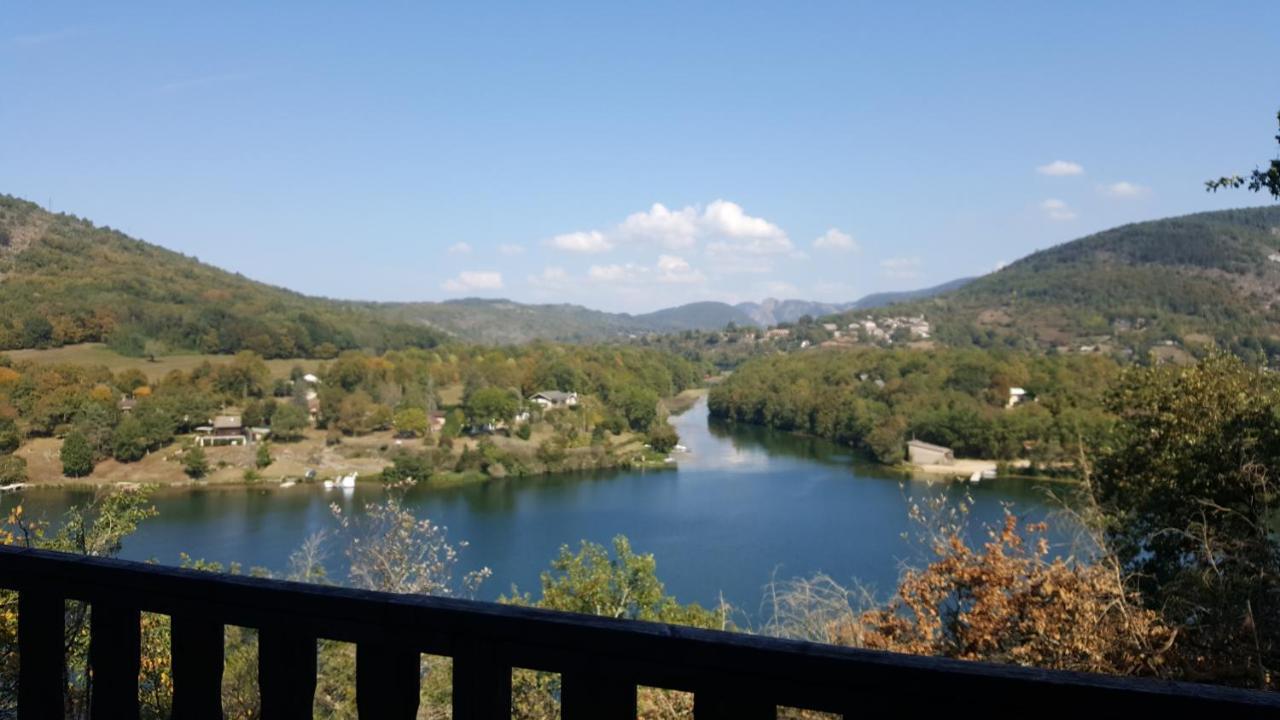 Cabanes et Lodges du Belvedere Serrieres-sur-Ain Eksteriør billede